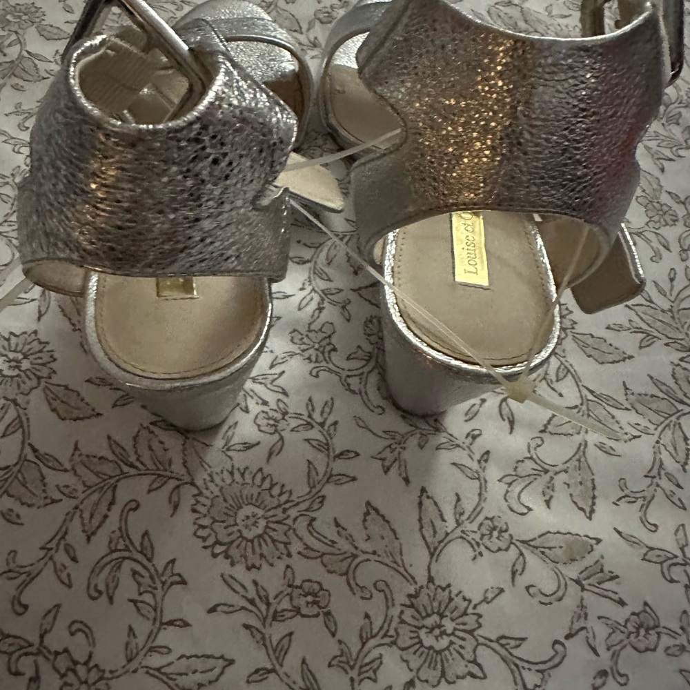 Elegant Silver Women's Sandals - Picture 5 of 8
